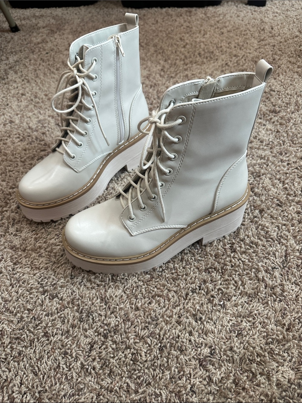NEW Soda Lace-Up Platform Combat Boots in Off-White size 9